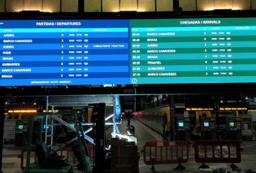 Novos Ecrãs de Informação na Estação de S. Bento